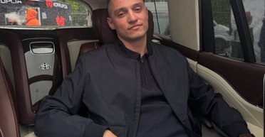 Блогер назвав хвилину мовчання на Хрещатику "показухою": користувачі соцмереж обурилися (відео)