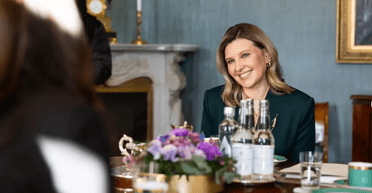 Олена Зеленська в діловому костюмі із символічною брошкою зустрілася з президентом Фінляндії (фото)