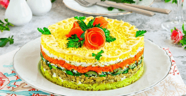 Новорічне меню: простий салат із печінки тріски з маринованими огірками