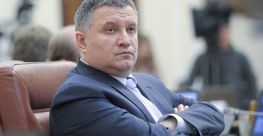 Аваков буде спостерігати і вибирати. Яка політична доля чекає на міністра МВС у разі відставки