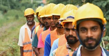 Кадровый голод в Украине: мигранты из Азии замещают уехавших молодых работников, — BBC