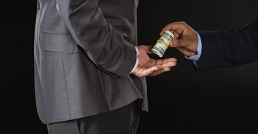 Доходный ряд. Как и сколько народные депутаты зарабатывают на своей профессии