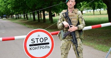 Справка и билет: как студентам выехать законно за рубеж