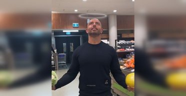 Мужчина рассказал об отвратительных выдумках супермаркетов, заставляющих покупать больше (видео)