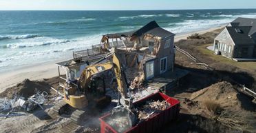 Зрівняли із землею: чоловік купив "приречений" будинок на пляжі за $200 тисяч (фото)