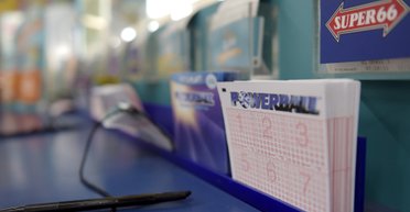 "Это так сюрреалистично": женщина случайно стала миллионером после дня рождения