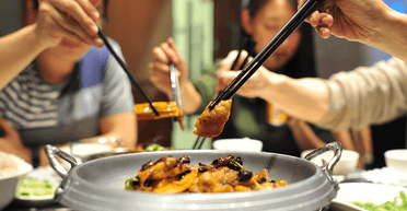 Втрачав зір: чоловік не знав, що в його черепі протягом 5 місяців були палички для їжі