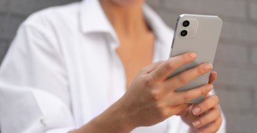 Новый тренд – смартфон без чехла: действительно ли новые телефоны стали прочнее