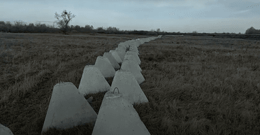 Завищили ціни на мільйони: укріплення ЗСУ будували компанії, що можуть мати зв'язки з ОП, — Bihus