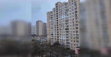 В Киеве мужчина открыл стрельбу с балкона на Позняках, — соцсети (видео)
