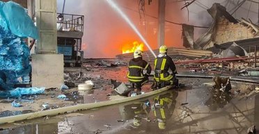 Летели "Шахеды" и ракеты РФ: масштабный пожар в Тернополе, взрывы в Луцке и Кременчуге, детали