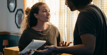 Називав егоїсткою і запрошував адвоката: чоловік хотів заволодіти будинком нареченої до весілля