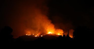 Украинские дроны атаковали Новокуйбышевский НПЗ: после попаданий вспыхнул пожар (видео)