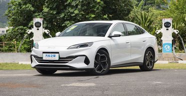 Цена $13 750 и расход 2,9 л на 100 км: BYD показал альтернативу Skoda Octavia (фото)