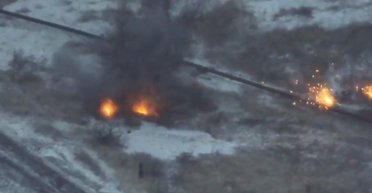 "Вибухові подарунки": бійці "Альфа" знищили бронетехніку ЗС РФ за допомогою FPV-дронів (відео)