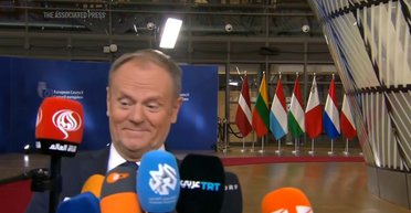 "Пожалуйста, не атакуйте меня": политики в Брюсселе возмутились из-за "дуэли" на микрофонах (видео)