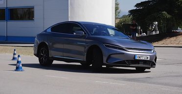 Китайський конкурент Tesla Model S із тріском провалив тест на керованість (відео)