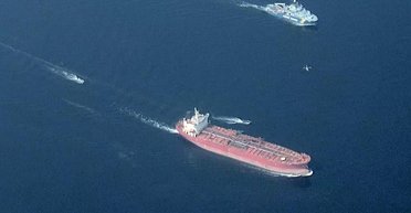 Швеція затримала тіньове судно РФ, яке курсувало під фальшивим прапором (фото)
