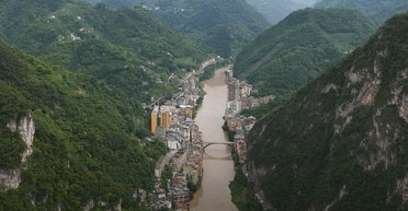 На межі катастрофи: у "найвужчому місті світу" проживає 450 000 осіб (відео)