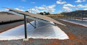 Отражающее "одеяло" повышает эффективность солнечных панелей: как оно работает (видео)