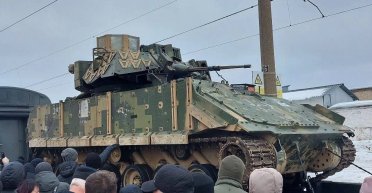 Оккупанты захватили БМП Bradley: корпус тестировали 30-мм снарядами (фото)