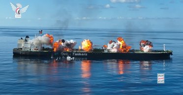 Экологическая катастрофа: хуситы показали, как взорвали греческий танкер, нагруженный нефтью