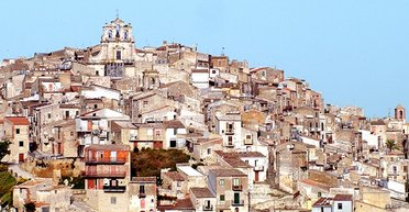 Опустошенный город, где дома продавались за 1 доллар, теперь не узнать (фото)