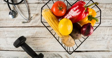 Высокий уровень: 5 советов от кардиолога, которые помогут снизить холестерин