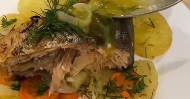 Риба, запечена з картоплею: рецепт легкої та дуже смачної вечері