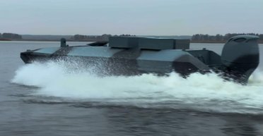 Бьют по целям в Крыму: ГУР МО показало новый тип морских дрононосцев (фото)