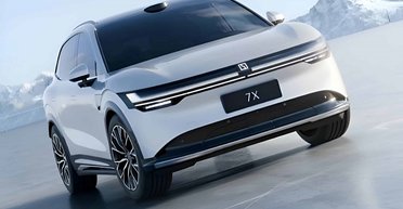 Geely и Volvo презентовали нового конкурента Tesla Model Y с запасом хода 700 км (фото)