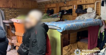 Заманювали обіцянками про "лікування": під Києвом торгували людьми (фото, відео)
