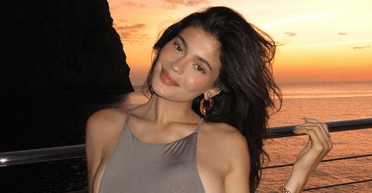 Кайлі Дженнер вразила шанувальників спекотними фотографіями відпустки на Майорці (фото)