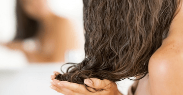 Найпростіша маска з оливкової олії, яка зміцнить волосся: додасть сили та блиску