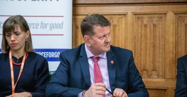 Валерий Залужный в футболке цвета бургунди поблагодарил украинских военных (фото)