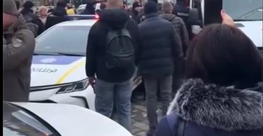 Во Львове задерживали водителя 8 экипажей правоохранителей и скорая: в полиции отреагировали (фото)