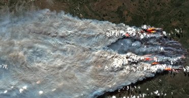 Масштабні лісові пожежі в Канаді: супутники показали, який вигляд вони мають із космосу (фото)