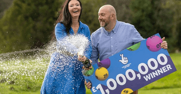 Жінка зірвала великий джекпот, але продовжує купувати все за знижками (фото)