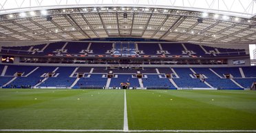 "Самая отвратительная" еда: футбольные фаны возмутились блюдом на стадионе во время матча Лиги Европы