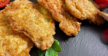 Свинячі відбивні в яблучному клярі: незвичайний варіант знайомої страви