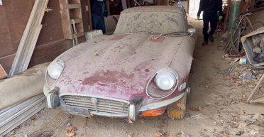 Самое красивое авто всех времен 30 лет пылилось в сарае (видео)