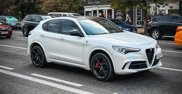 В Киеве заметили редкий спортивный кроссовер с двигателем Ferrari (фото)