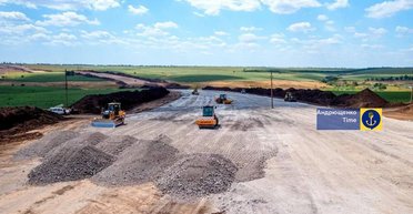 Тихо і без камер: РФ будує в Маріуполі дорогу для нового наступу, — Андрющенко (фото)