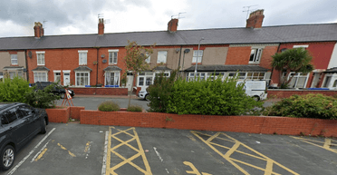 Мужчина решил убраться в доме мамы: свою находку в шкафу он не забудет никогда