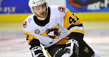 В Британии хоккеисту во время матча случайно перерезали горло коньком: он умер от кровопотери