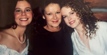 Ніколь Кідман уперше прокоментувала смерть матері (фото)