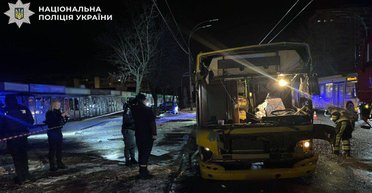 Вибух у Києві: на Виноградарі під час руху здетонував автобус, подробиці (відео)