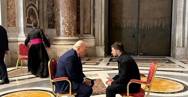 "Блефуют все стороны": о чем говорили Трамп и Зеленский в Риме и когда будет перемирие, — СМИ