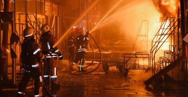 Удар РФ по Харкову спричинив масштабну пожежу на ринку "Барабашово": є постраждалі (фото, відео)