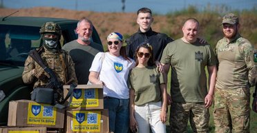 Помощь на передовую: волонтеры передали технику и медицину бойцам батальона "Волки Да Винчи"